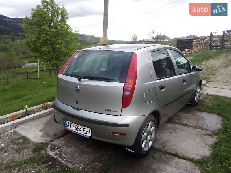 Хэтчбек Fiat Punto 2004 в Ивано-Франковске