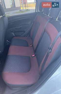 Хэтчбек Fiat Punto 2009 в 