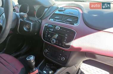 Хэтчбек Fiat Punto 2010 в 