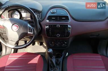 Хэтчбек Fiat Punto 2010 в 