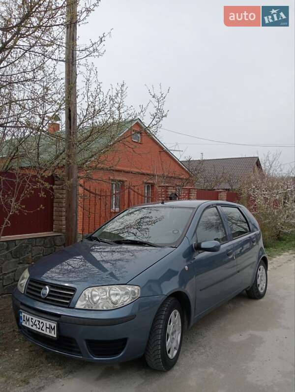 Хэтчбек Fiat Punto 2003 в 