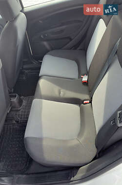 Хэтчбек Fiat Punto 2011 в 