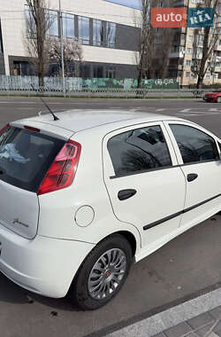 Хэтчбек Fiat Punto 2011 в 