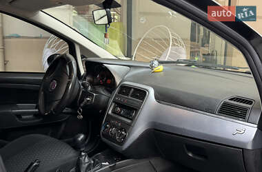 Хэтчбек Fiat Punto 2009 в 