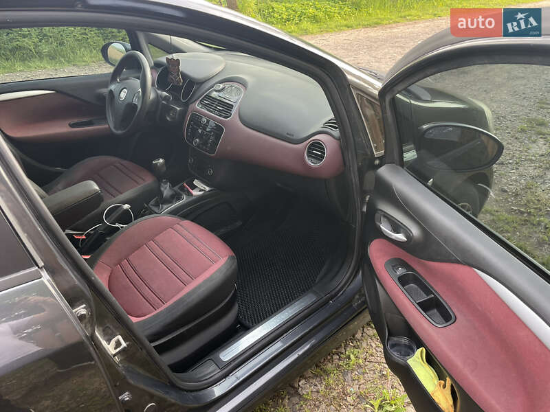 Хэтчбек Fiat Punto 2011 в 
