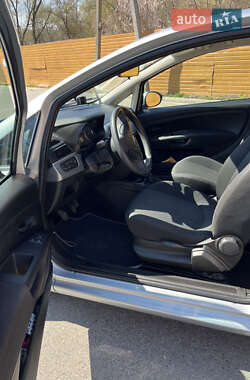 Хетчбек Fiat Punto 2009 в 