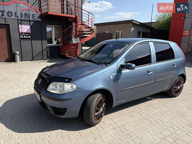 Хэтчбек Fiat Punto 2004 в 