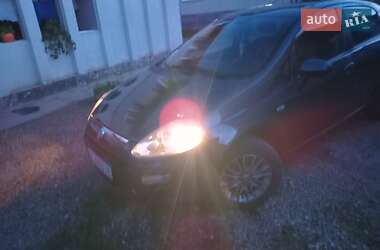 Хетчбек Fiat Punto 2011 в 