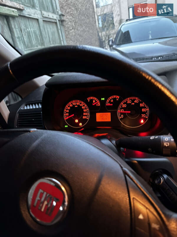 Хэтчбек Fiat Punto 2011 в Ивано-Франковске