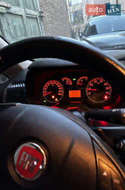 Хэтчбек Fiat Punto 2011 в 