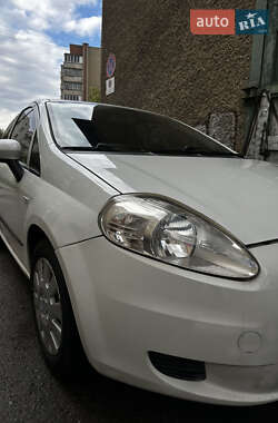 Хэтчбек Fiat Punto 2011 в 