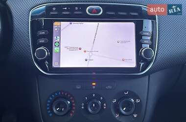 Хэтчбек Fiat Punto 2010 в 