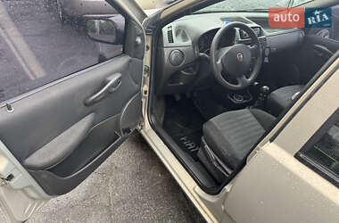 Хетчбек Fiat Punto 2011 в 