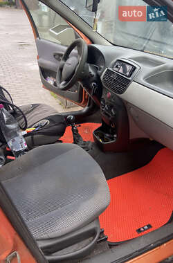 Хэтчбек Fiat Punto 2000 в 