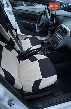 Хетчбек Fiat Punto 2010 в 