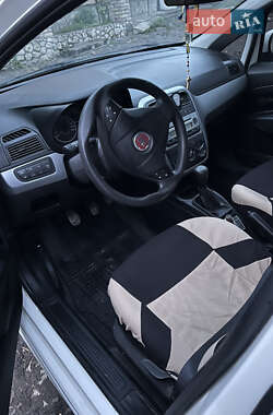 Хетчбек Fiat Punto 2010 в 