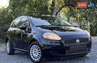 Хэтчбек Fiat Punto 2009 в 