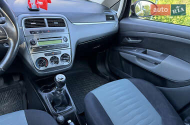 Хэтчбек Fiat Punto 2009 в 