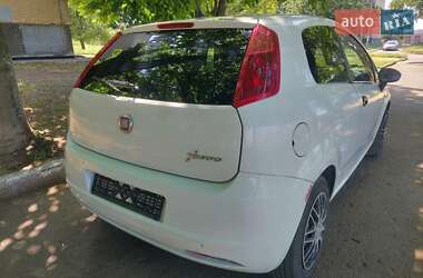 Хэтчбек Fiat Punto 2011 в 