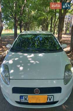 Хэтчбек Fiat Punto 2011 в 