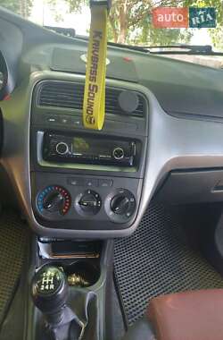 Хэтчбек Fiat Punto 2011 в 