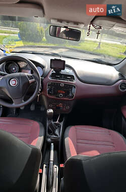 Хэтчбек Fiat Punto 2010 в 