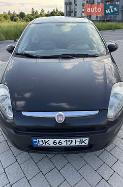Хэтчбек Fiat Punto 2011 в 