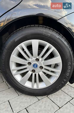 Хэтчбек Fiat Punto 2011 в 