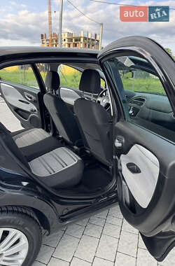 Хэтчбек Fiat Punto 2011 в 