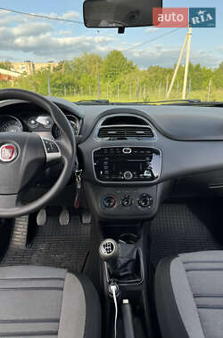 Хэтчбек Fiat Punto 2011 в 