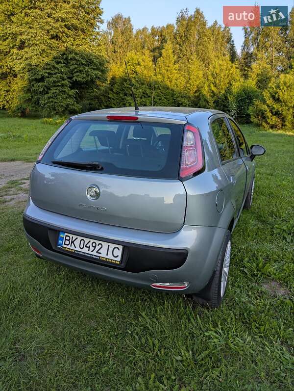 Хэтчбек Fiat Punto 2011 в Ровно