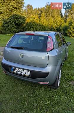 Хэтчбек Fiat Punto 2011 в 