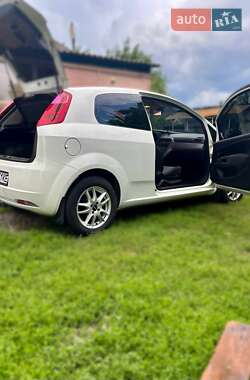 Хэтчбек Fiat Punto 2011 в 