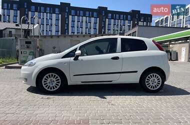 Хэтчбек Fiat Punto 2012 в 