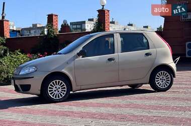 Хэтчбек Fiat Punto 2010 в 