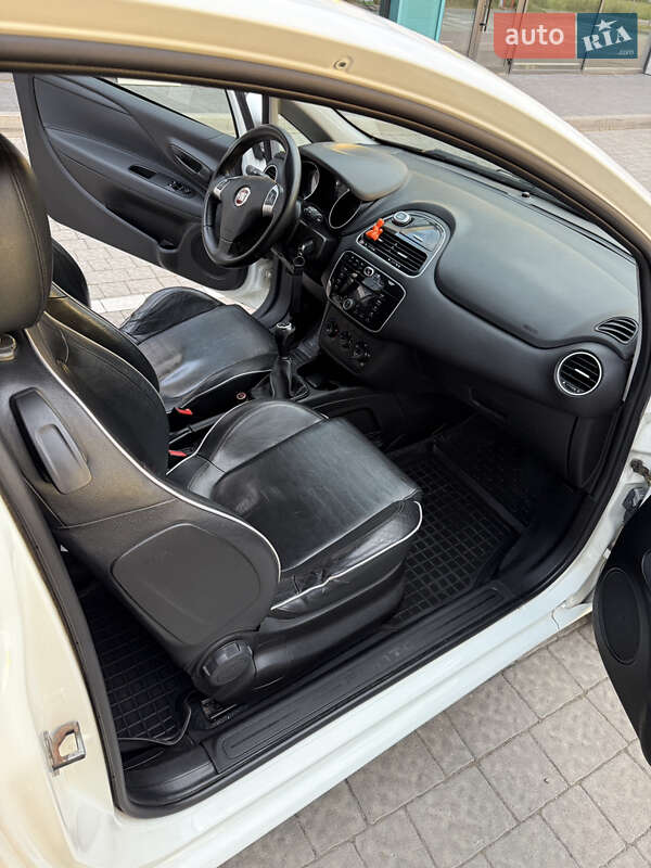 Хэтчбек Fiat Punto 2015 в Львове