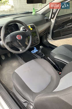Хэтчбек Fiat Punto 2013 в 