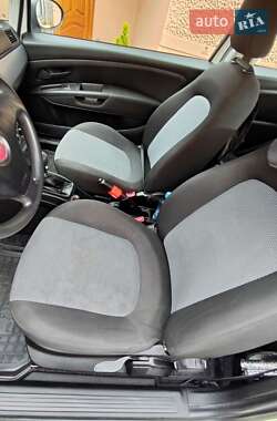 Хэтчбек Fiat Punto 2011 в 