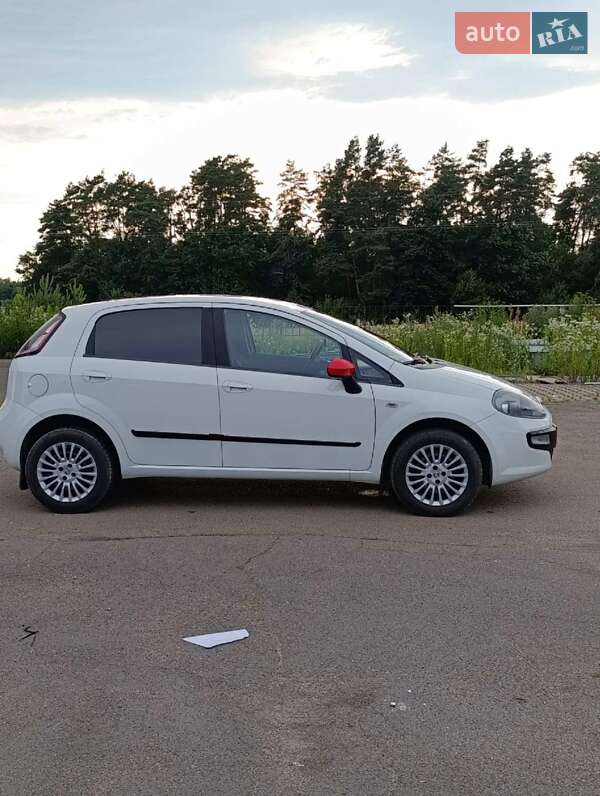 Хэтчбек Fiat Punto 2011 в Дубно фото 3 Хэтчбек Fiat Punto 2011 в Дубно