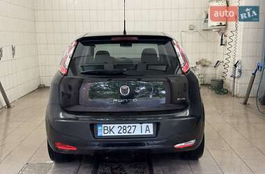 Хэтчбек Fiat Punto 2009 в 