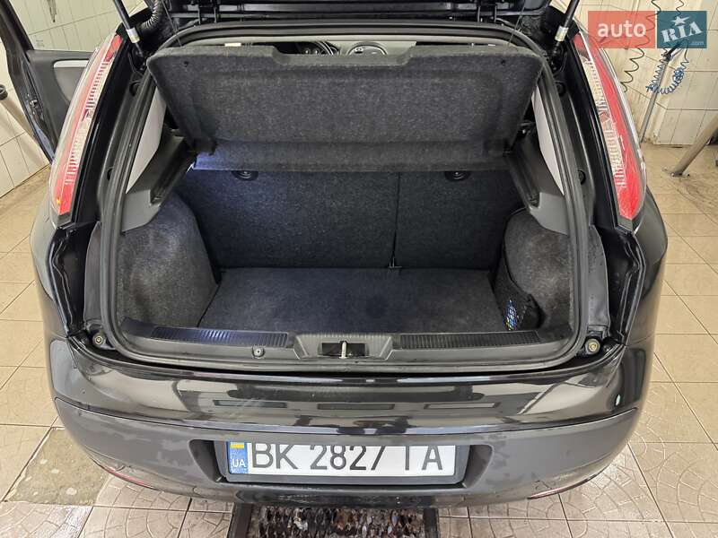 Хетчбек Fiat Punto 2009 в Рівному