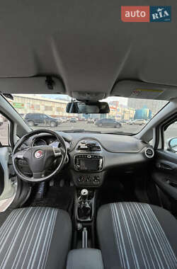 Хэтчбек Fiat Punto 2011 в 