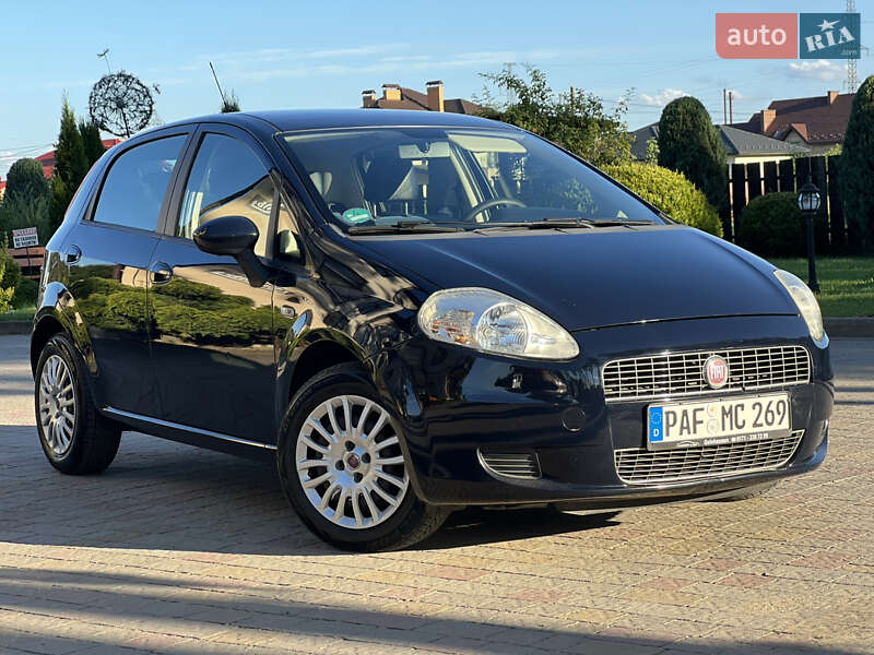 Хэтчбек Fiat Punto 2009 в 