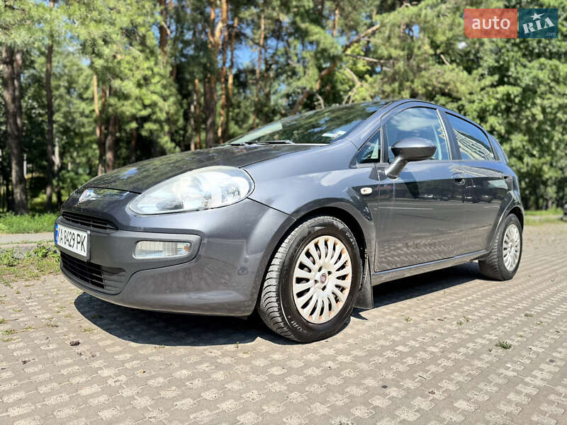 Хэтчбек Fiat Punto 2010 в 