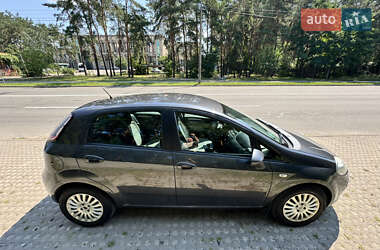 Хэтчбек Fiat Punto 2010 в 