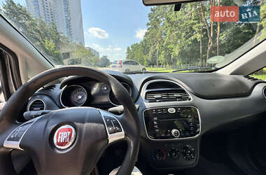 Хэтчбек Fiat Punto 2010 в 