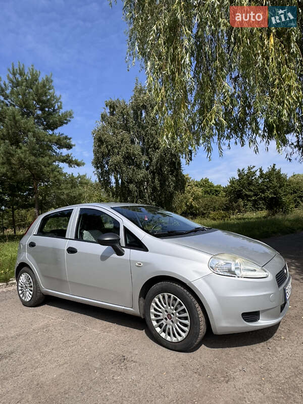 Хэтчбек Fiat Punto 2012 в 