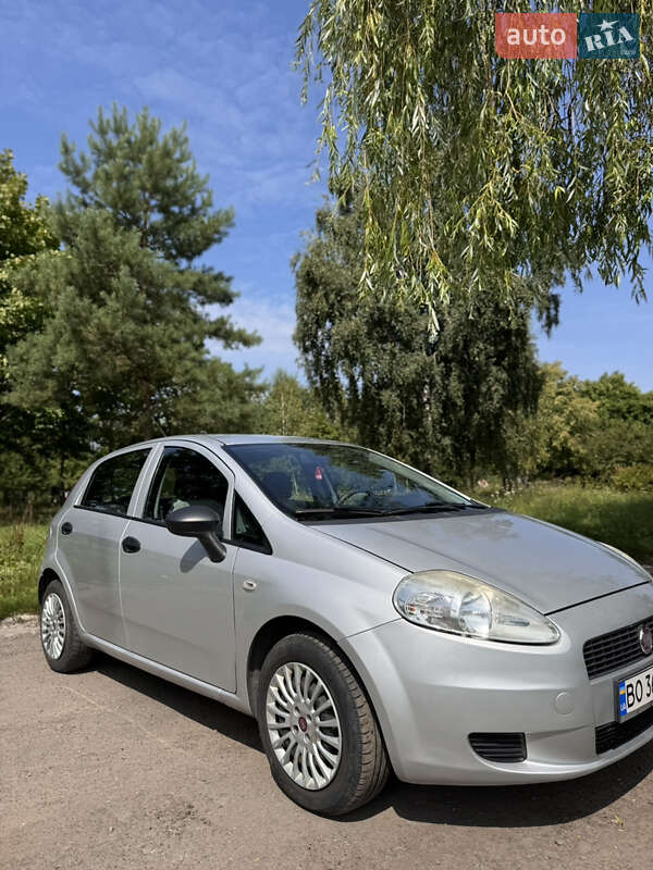 Хэтчбек Fiat Punto 2012 в 