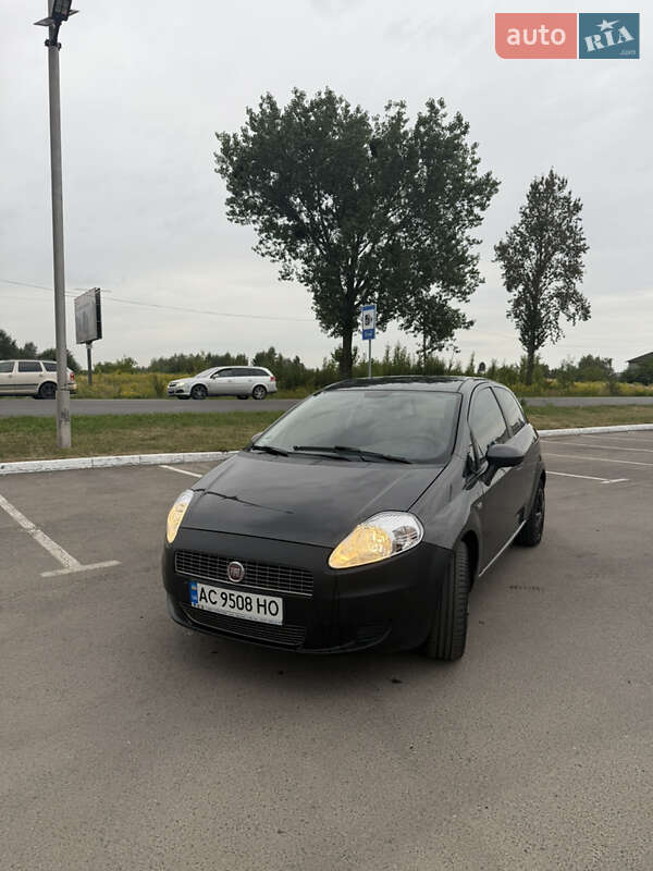 Хэтчбек Fiat Punto 2009 в 
