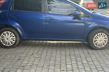 Хэтчбек Fiat Punto 2009 в 